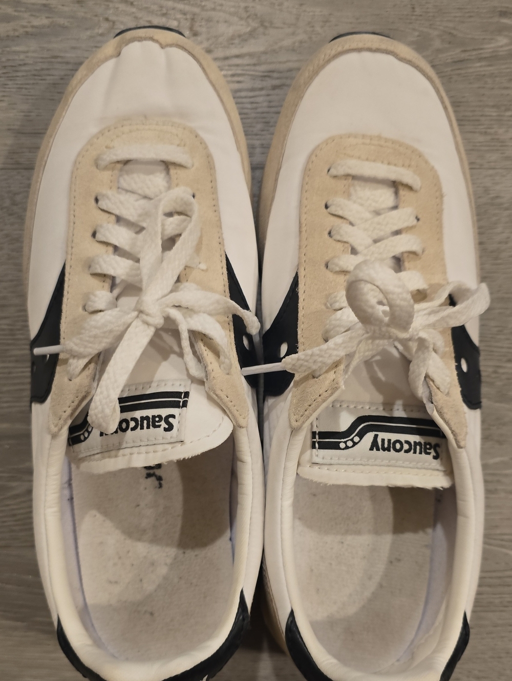 Saucony White Black Beige Low-Top Sneakers